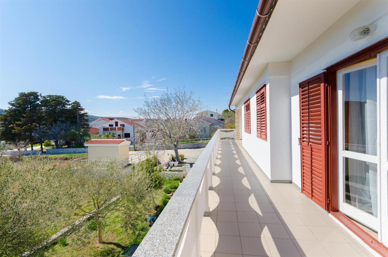 Apartments Vesna Kampor Екстер'єр фото